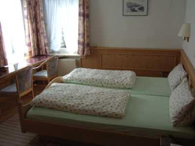 Doppel- oder Zweibettzimmer